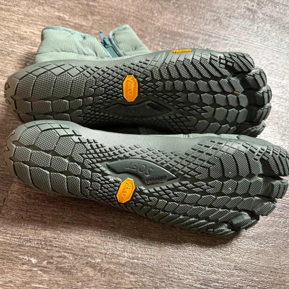 Vibram V-Trek Insulated FiveFingers Mens 11-11.5 Sage Green 24M5308 Toe Boots